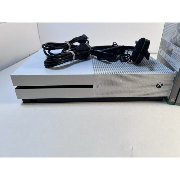 Microsoft Xbox One S 500GB 1681 - White + 4 Games & More - Tested - Picture 2 of 12